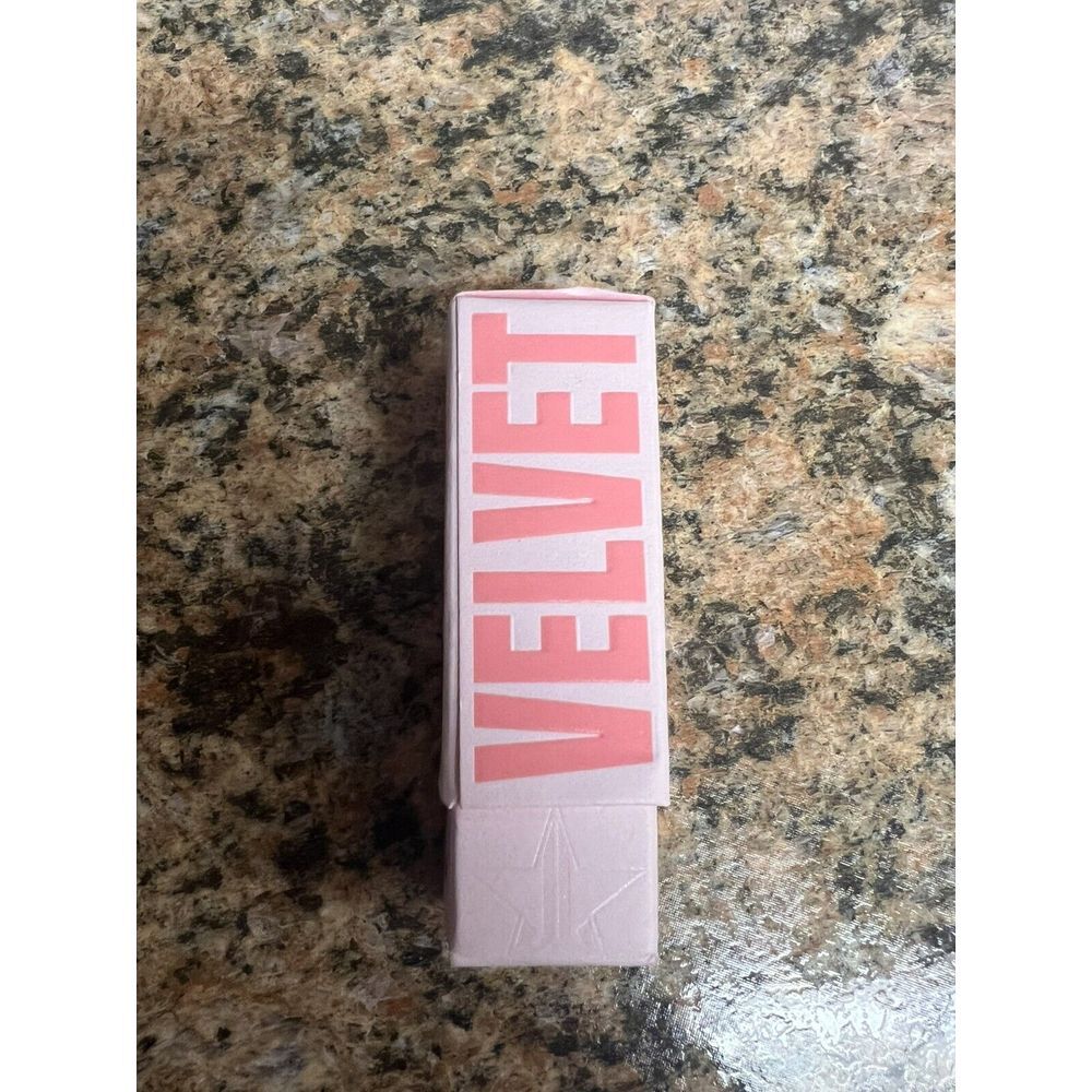 Jeffree Star Velvet Trap Lipstick Unphazed Nude Olive New‎ - Picture 6 of 7